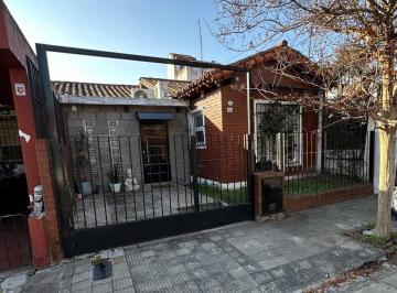 Casa · 90m² · 3 Ambientes · 1 Cochera · Casa Chalet en Venta en Ciudad Jardin, Tres de Febrero, G. B. a. Zona Oeste