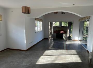 Casa · 260m² · 4 Ambientes · 2 Cocheras · D. Esteche Realty