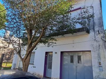 Casa · 93m² · 4 Ambientes · 1 Cochera · Oportunidad en Venta: Casa de Dos Plantas