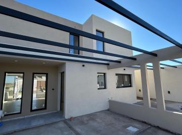 Casa · 100m² · 3 Ambientes · 2 Cocheras · Duplex en Docta