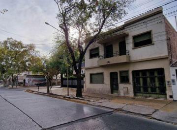 Casa · 210m² · 7 Ambientes · 1 Cochera · Venta Casa a Refaccionar. Apta Credito. en Capital