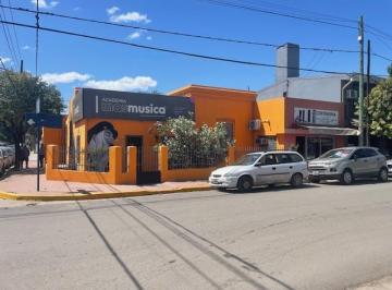 Casa · 270m² · 5 Ambientes · 1 Cochera · Casa en Barrio Centro