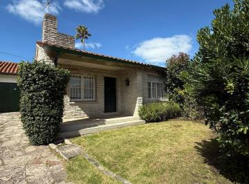 Casa · 80m² · Casa de 3 Ambientes y Jardin.