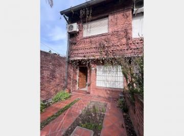 Casa · 150m² · 4 Ambientes · 1 Cochera · Triplex en Venta en Villa Luzuriaga Apto Credito