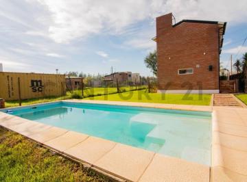 Casa · 125m² · 4 Ambientes · 2 Cocheras · Venta Casa de 2 Dorm. + Comodín, con Pileta en Tierra de Sueños 3, Roldán