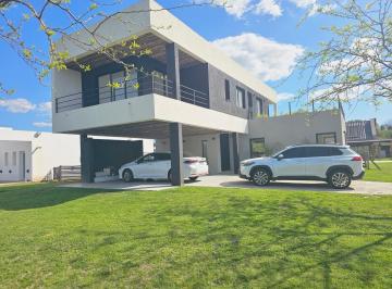 Casa · 150m² · 4 Ambientes · 4 Cocheras · Venta Casa 3 Dorm. Cantón Norte