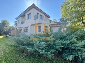 Casa · 180m² · 4 Ambientes · 3 Cocheras · Alquiler Casa en Aranjuez Country Club