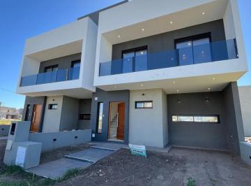 Casa · 140m² · 5 Ambientes · 1 Cochera · Casa en Rincones de Manantiales