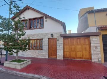 Casa · 135m² · 3 Dormitorios · 1 Cochera · Casa en Gobernador Benegas