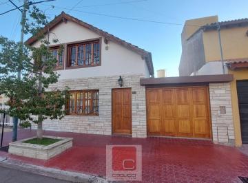 Casa · 135m² · 3 Dormitorios · 1 Cochera · Casa en Gobernador Benegas