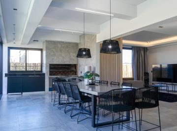 Casa de 7 ambientes, Esteban Echeverría · Venta Casa en 2 Plantas Lagos de Canning 7 Ambientes con Piscina