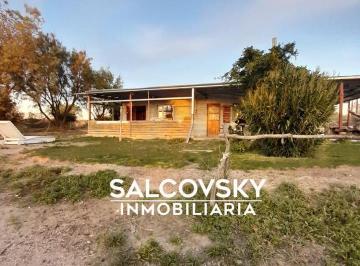 Casa · 80m² · 2 Ambientes · 2 Cocheras · Casa en Venta, en Puerto Madryn, Estilo Chacra 1 Hectarea