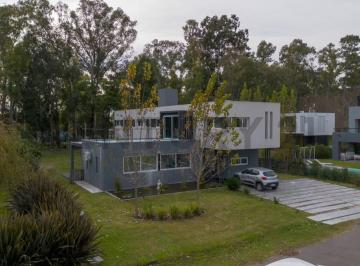 Casa · 370m² · 7 Ambientes · 4 Cocheras · Casa en Venta