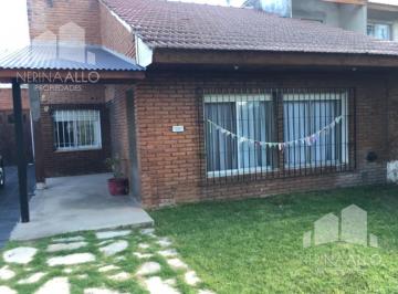 Casa · 140m² · 3 Ambientes · 5 Cocheras · Casa - Castelar Sur