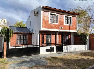 Casa · 130m² · 4 Ambientes · 1 Cochera · Casa en Puerto Gaboto 5036 Canal 5