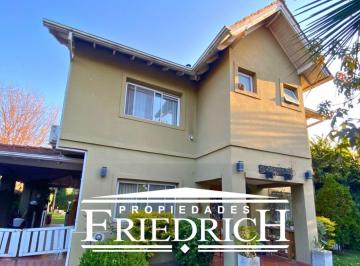 Casa · 255m² · 5 Ambientes · 2 Cocheras · Casa en Venta Haras María Elena