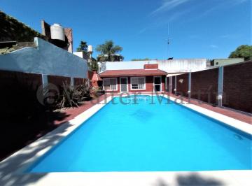 Casa · 172m² · 4 Ambientes · 2 Cocheras · Casa 5 Ambientes con Parque, Quincho, Gran Pileta y Cochera