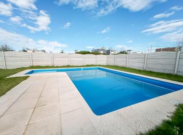 Casa · 28m² · 1 Ambiente · 1 Cochera · Venta/permuta: Monoambiente con Amplio Parque y Pileta. Tierra de Sueños 3, Roldán.