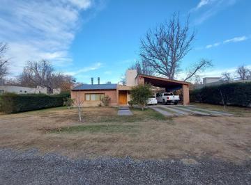 Casa · 275m² · 5 Ambientes · 2 Cocheras · ? Casa en Venta - Finca del Nogal, Plottier | Tranquilidad, Naturaleza y Confort