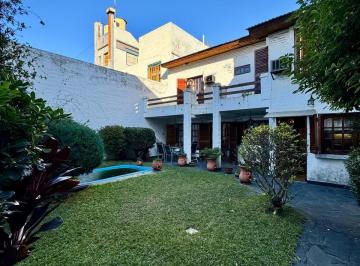 Casa de 6 ambientes, Parque Chacabuco · Casa 6 Amb. C/3 Balcones, Fondo, Parrilla, Garage en Lanza Al 2300, Pque. Cahacabuco