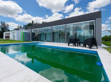Casa · 130m² · 4 Ambientes · 2 Cocheras · Venta de Casa en Lares de Canning