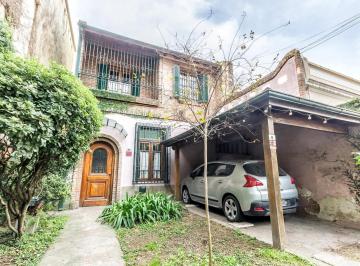 Casa · 220m² · 4 Ambientes · 2 Cocheras · Casa en Lote Propio en Saavedra