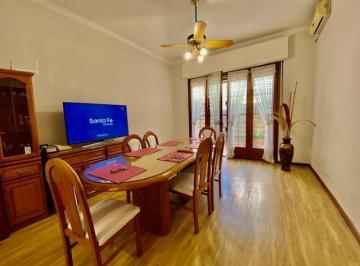 Casa · 130m² · 4 Ambientes · Casa en Planta Alta con Quincho y Parrillero - Centro