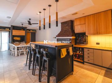 Casa · 220m² · 7 Ambientes · 1 Cochera · Casa en en Venta, Barrio Pedro Pico!