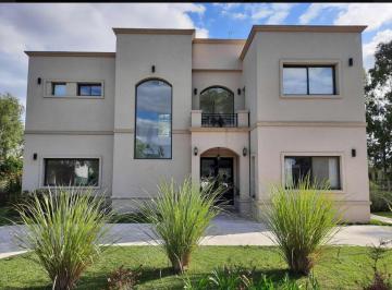 Casa · 210m² · 6 Ambientes · 3 Cocheras · Casa en Barrio Cerrado La Candida Club de Campo Ruta 2 Km 46 Arturo Segui La Plata