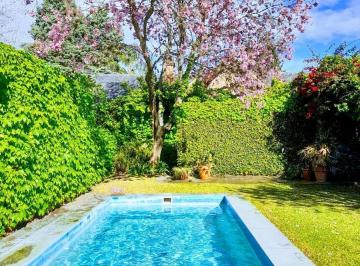 Casa · 232m² · 6 Ambientes · 1 Cochera · Casa en Fisherton Tradicional con Jardín y Piscina