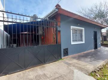 PH · 63m² · 3 Ambientes · 1 Cochera · PH en Banfield Oeste Venta