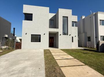 Casa · 190m² · 5 Ambientes · 2 Cocheras · Casa 5 Ambientes a Estrenar El Vila Marina II