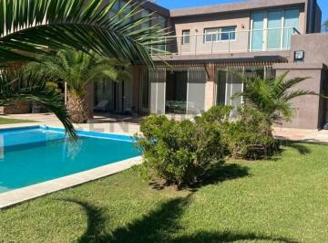 Casa · 300m² · 6 Ambientes · 3 Cocheras · Alquiler Miralagos I Ruta 2 Km 65