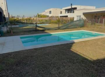 Casa · 140m² · 5 Ambientes · 2 Cocheras · Casa en Venta 5 Ambientes en Vila Marina II