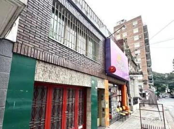 Casa · 400m² · 20 Ambientes · 1 Cochera · Venta/permuta - Casa Frente con Local Comercial y Garage. Centro, Rosario.