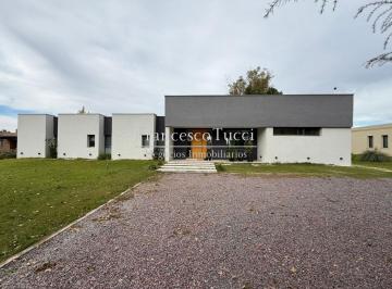 Casa · 250m² · 5 Ambientes · 2 Cocheras · Casa en Alquiler 5 Ambientes La Cañada Polo Club