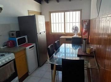 Casa · 70m² · 3 Ambientes · 1 Cochera · Casa en Alquiler 2 Dorm. Sexta Sección Mza