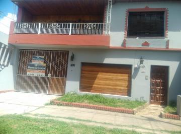 Casa de 4 ambientes, Lomas de Zamora · Casa de Cuatro Ambientes con Cochera Doble