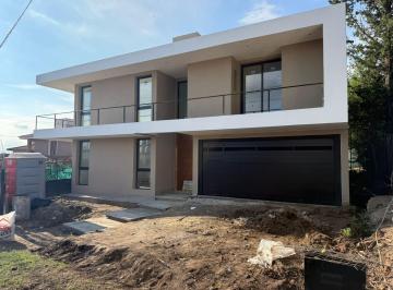 Casa · 356m² · 7 Ambientes · 2 Cocheras · Casa en Costa Azul - Villa Carlos Paz