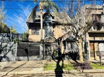 Casa · 200m² · 6 Ambientes · Casa con Pileta en San Isidro.