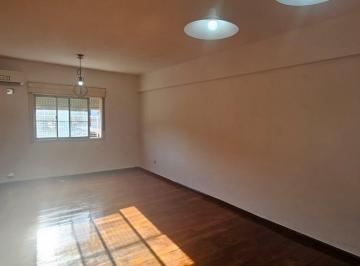 Departamento · 71m² · 4 Ambientes · 1 Cochera · Venta de Departamento Apto Crédito de 4 Ambientes en Villa Celina