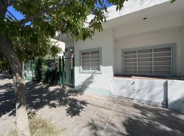 Casa · 140m² · 7 Ambientes · 2 Cocheras · Casa en Área Centro Oeste