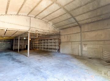Bodega-Galpón · 2145m² · 2 Dormitorios · 2 Cocheras · Galpón con Casa en Bv. Oroño 3500