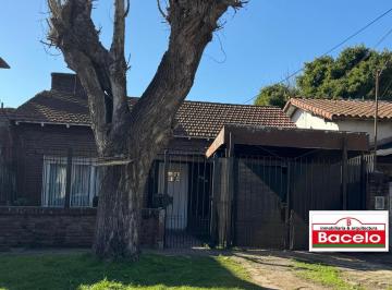 Casa de 4 ambientes, Almirante Brown · Chalet
