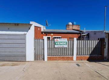 Casa · 80m² · 3 Ambientes · 1 Cochera · Casa en Venta 2 Dorm. y Cochera! - Barranqueras