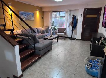 PH · 148m² · 4 Ambientes · 1 Cochera · PH Cuatro Ambentes con Patio y Jardin