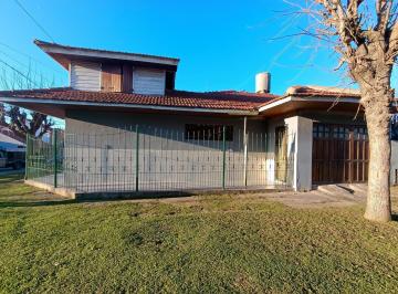 Casa · 202m² · 3 Ambientes · 1 Cochera · En Block – Casa 2 Departamentos