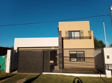 Casa · 140m² · 5 Ambientes · 1 Cochera · Casa - Pueblo General Belgrano