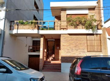 Casa · 305m² · 8 Ambientes · 1 Cochera · Casa - Gualeguaychu