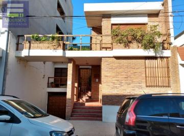 Casa · 305m² · 8 Ambientes · 1 Cochera · Casa - Gualeguaychu